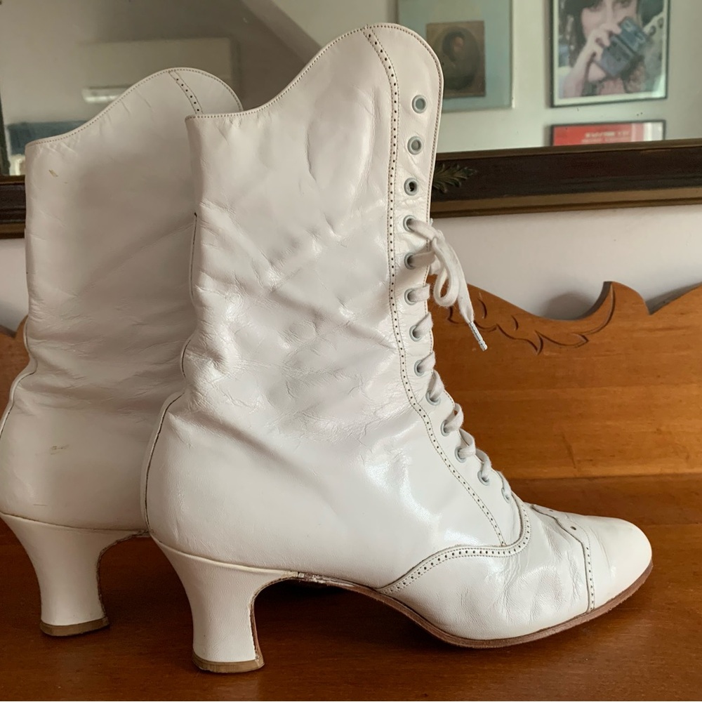 White leather Lace-Up Women's Boots size 9-9 1/2 - Picture 2 of 7